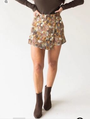 Boutique Floral Wrap Skort in Brown Multi Small NWT